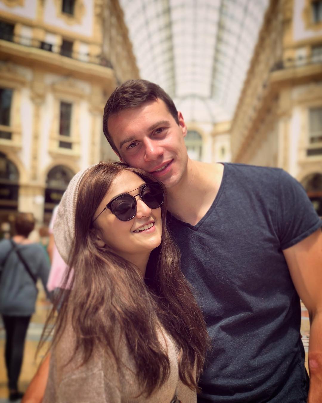 monali thakur, monali thakur boybfriend, monali thakur love, monali thakur partner, monali thakur affaire, monali thakur pics, monali thakur romatic pics, monali thakur ex boyfriend. monali thakur love, monali thakur new boyfriend, monali thakur songs, monali thakur show