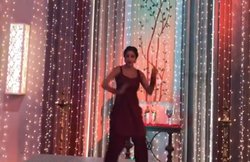 VIDEO: ‘चिकनी चमेली’ गाने पर भोजपुरी एक्ट्रेस मोनालिसा का डांस हुआ वायरल