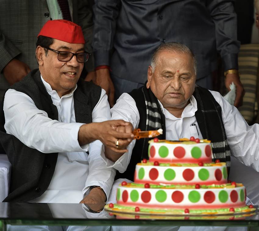 mulayam singh yadav, mulayam singh yadav birthday, akhilesh yadav, samajwadi party, sp chief, uttar pradesh, bjp, mulayam singh birthday photos, birthday celebration pics, india news,
