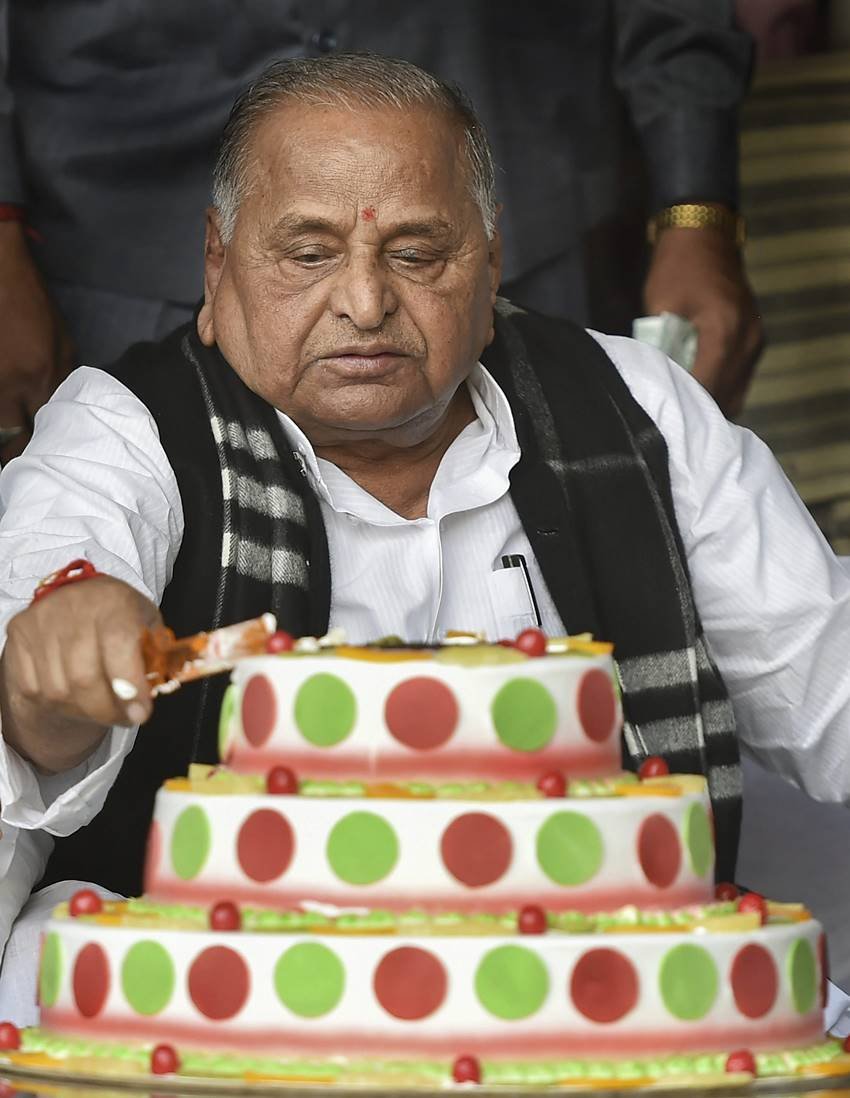 mulayam singh yadav, mulayam singh yadav birthday, akhilesh yadav, samajwadi party, sp chief, uttar pradesh, bjp, mulayam singh birthday photos, birthday celebration pics, india news,