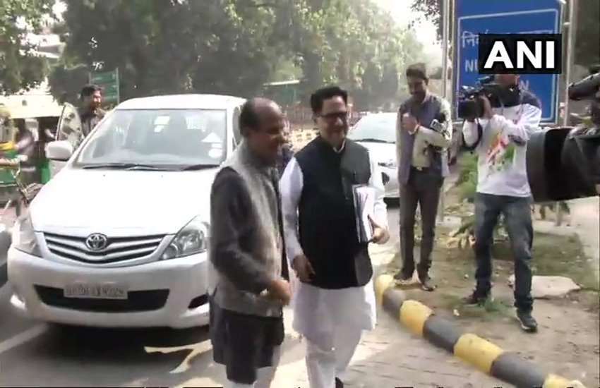 ईवीएम में गड़बड़ी की शिकायत लेकर पीएल पुनिया पहुंचे चुनाव आयोग 
फोटो सोर्स- ANI