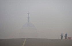 प्रदूषण की वजह से आंखों का बुरा हाल? अपनाकर देखें ये उपाय