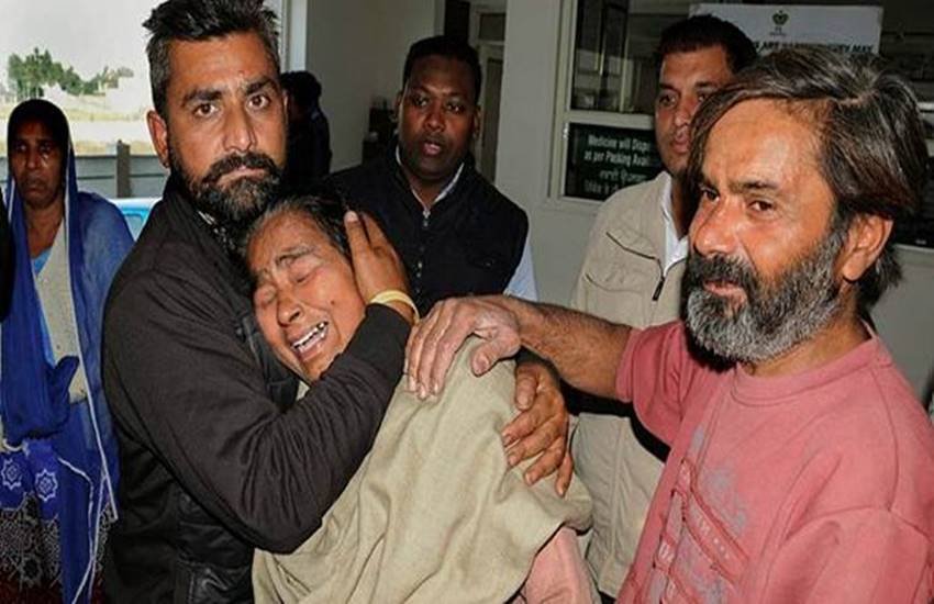निरंकारी भवन में हुए हमले के बाद की तस्वीर
(फोटो सोर्स : Indian Express)