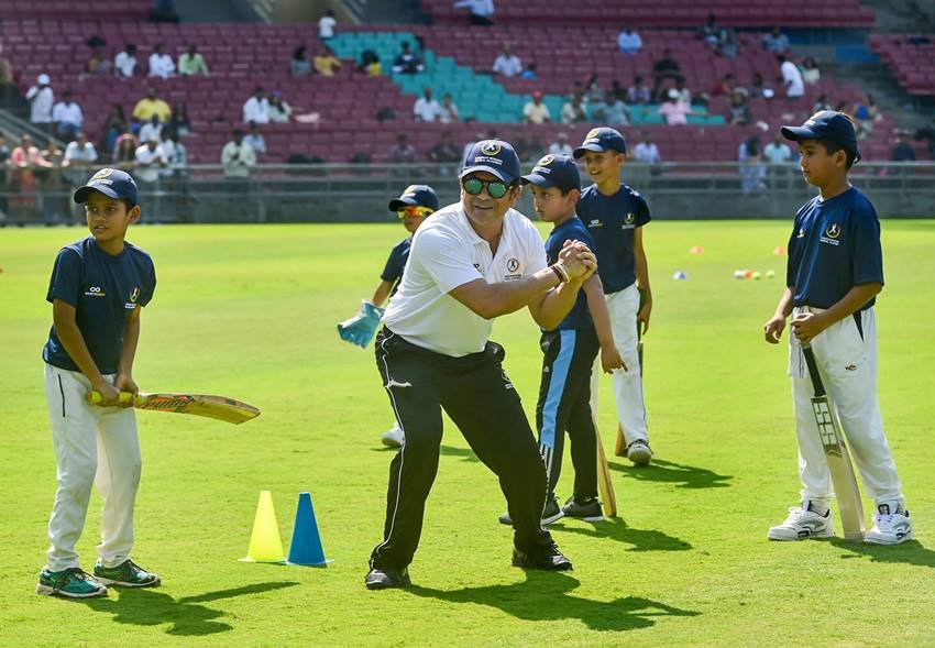 Sachin tendulkar, Sachin Tendulkar-Vibod Kambli, Sachin Tendulkar coach, Sachin Tendulkar guru, Ramakant Achrekar, Vinod Kambli, TMGA, Tendulkar Middlesex Global Academy, Sachin Tendulkar twitter