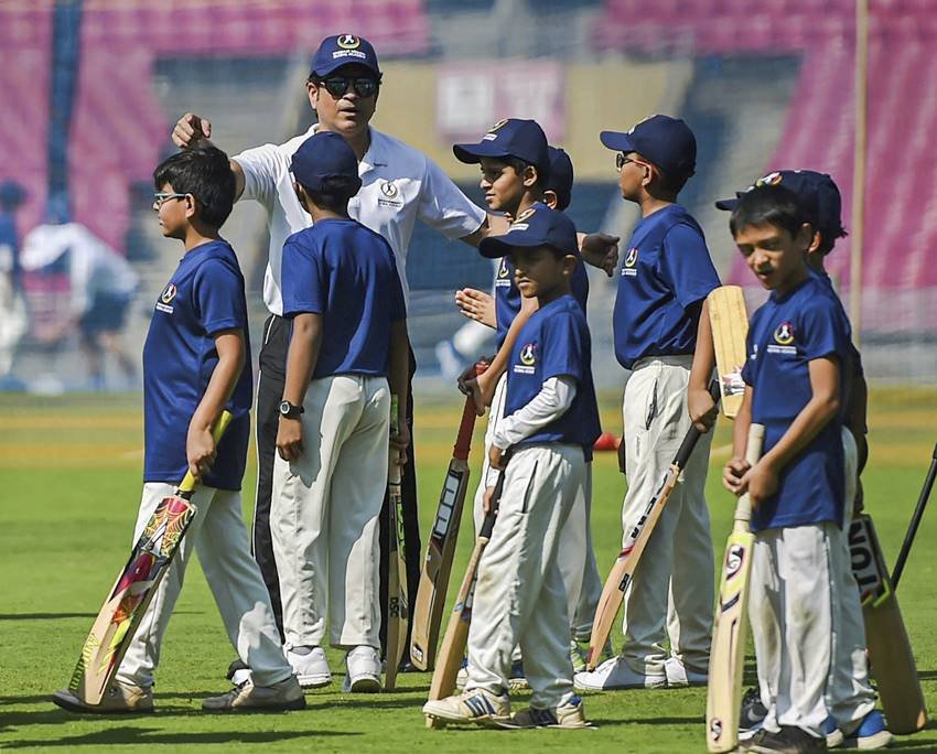 Sachin tendulkar, Sachin Tendulkar-Vibod Kambli, Sachin Tendulkar coach, Sachin Tendulkar guru, Ramakant Achrekar, Vinod Kambli, TMGA, Tendulkar Middlesex Global Academy, Sachin Tendulkar twitter