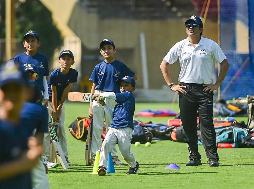 Sachin tendulkar, Sachin Tendulkar-Vibod Kambli, Sachin Tendulkar coach, Sachin Tendulkar guru, Ramakant Achrekar, Vinod Kambli, TMGA, Tendulkar Middlesex Global Academy, Sachin Tendulkar twitter