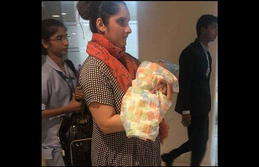 बेटे इजान के साथ सानिया मिर्जा। (Photo Courtesy: Twitter)