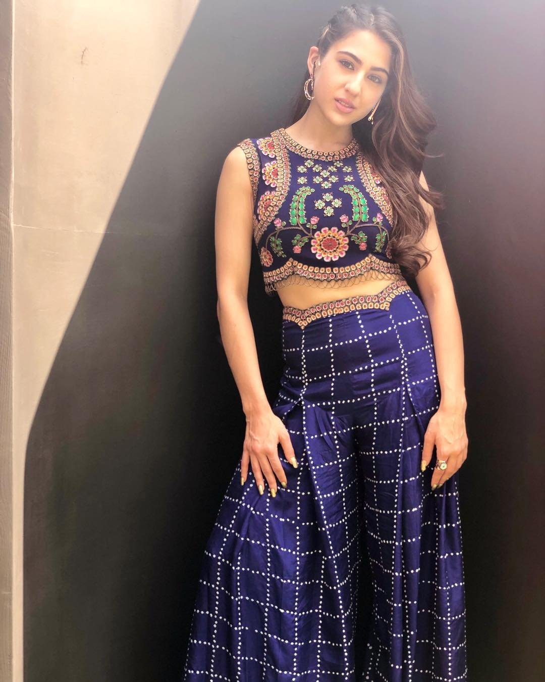 Sara Ali Khan, Kareena Kapoor, Kareena Kapoor Khan, raw Mango suit, Kareena, Raw Mango,kareena kapoor khan, kareena kapoor khan latest photos, kareena kapoor khan fashion, sara ali khan, sara ali khan latest photos, sara ali khan fashion, kareena kapoor sara ali khan, indian express, indian express news