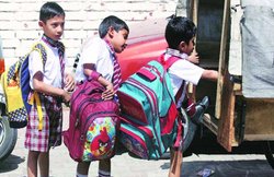 पहली और दूसरी क्लास के बच्चों को नहीं मिलेगा होमवर्क, 10वीं तक के स्टूडेंट के बैग का वजन भी हुआ तय
