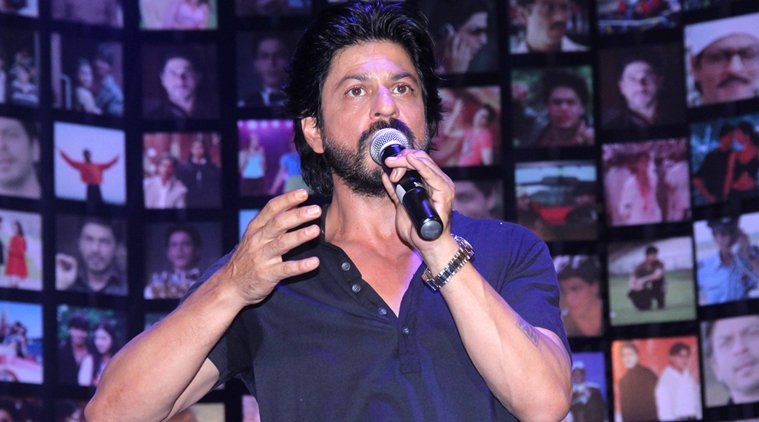 Shah Rukh khan, Fan, Shah Rukh Khan Fan, Shah Rukh Khan Fan Story, shah rukh khan, shahrukh khan, shah rukh birthday, shah rukh khan birthday celebration, shah rukh khan twitter, shahrukh birthday, karan johar shah rukh birthday, shah rukh gauri khan, gauri khan shah rukh birthday, shah rukh khan photos, shah rukh khan mannat, shah rukh meet fans, shah rukh khan latest, shah rukh khan news