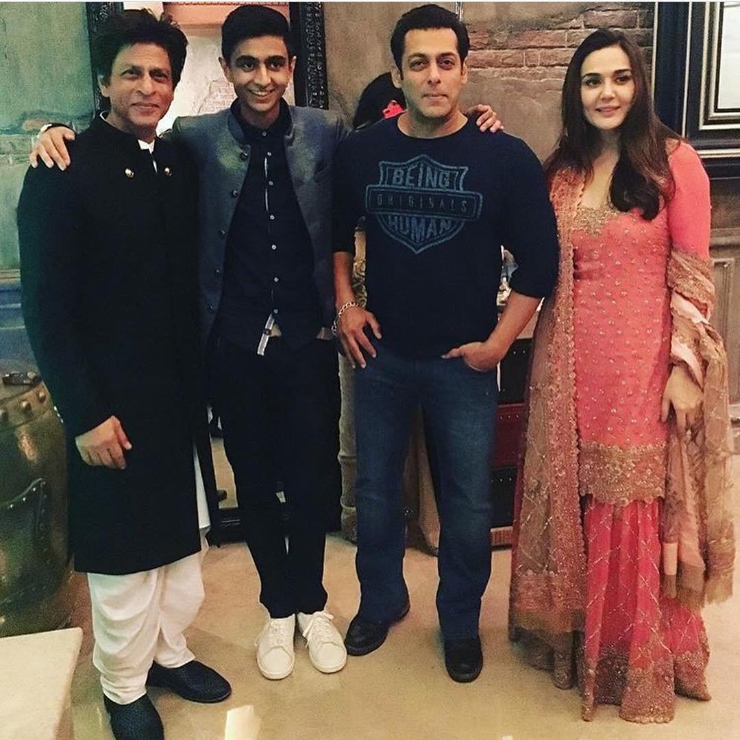 "srk, srk diwali party, srk, shah rukh khan, diwali party, gauri khan, suhana khan, alia bhatt, katrina kaif, shilpa shetty, katrina kaif, karisma kapoor, kajol, karan johar, jacqueline fernandez, malaika arora, arjun kapoor