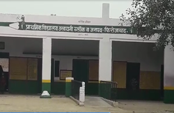 यूपी के प्राथमिक स्कूलों का हाल, मासूमों से करवाई जा रही शौचालयों की सफाई, वीडियो वायरल