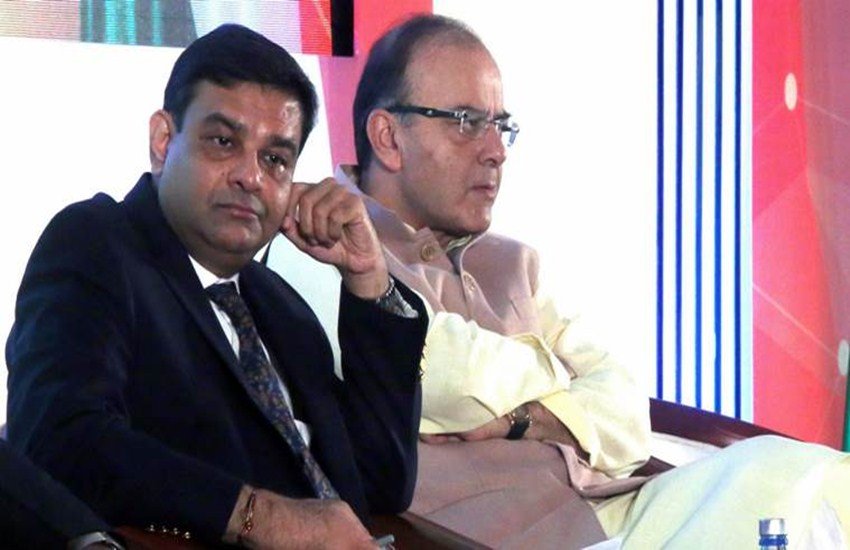RBI के पूर्व गवर्नर उर्जित पटेल और वित्त मंत्री अरुण जेटली।