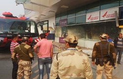 उत्तरप्रदेश: वाराणसी एयरपोर्ट पर लगी आग, टिकट बुकिंग काउंटर जलकर खाक