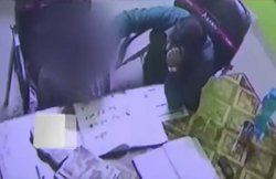 अलीगढ़: टीचर ने जूतों से की बच्‍चे की पिटाई, सीसीटीवी में रिकॉर्ड हुई हैवानियत