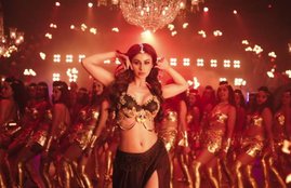 KGF, KGF, Mouni Roy New Song, Mouni Roy dancing in recreated KGF Song, mouni roy dancing like sangeeta bijlani, mouni roy dance Item song, mouni song gali gali me, mouni roy in KGF SONG, shahrukh khan movie Tridev SONG recreated, entertainment news