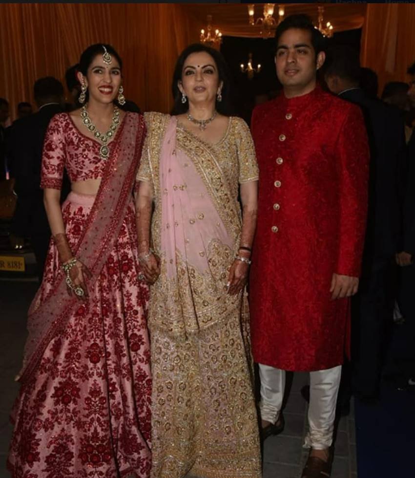 Isha Ambani, Anand Piramal, isha Wedding Reception, shahrukh khan, abhishek bachchan, aamir khan, amitabh bachchan, aishwarya rai bachchan serve food to ladke wale, ISHA ambani Reception, isha ambani, isha ambani wedding Reception, isha ambani anand piramal Reception, isha ambani anand piramal wedding Reception date, isha ambani wedding Reception news, isha ambani wedding Reception pics, isha ambani anand piramal wedding Reception pics, isha ambani anand piramal marriage Reception date, isha ambani wedding Reception photos, isha ambani marriage Reception, isha ambani marriage Reception pics, isha ambani marriage Reception images, isha ambani wedding Reception dress, isha ambani Reception guest list, isha ambani age, Wedding Reception of Isha Ambani