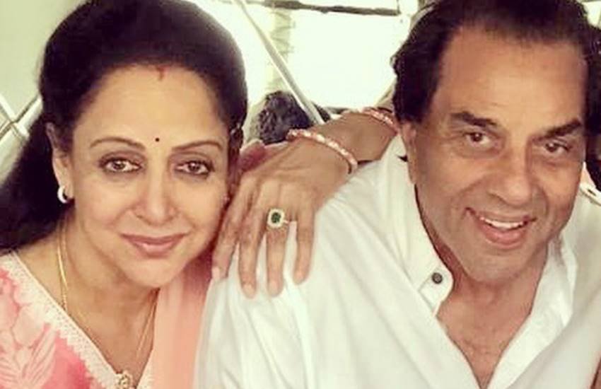Dharmendra celebrate his 83rd birthday, Dharmendra with wife Hema Malini, Dharmendra and Esha Deol, Dharmendra, Esha Deol & Bharat, Dharmendra with son in law Bharat, entertainment news, bollywood news, television news, dharmendra deol, sunny deol, bobby deol