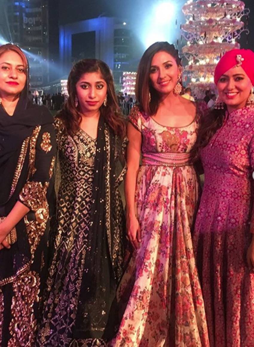 Isha Ambani, Anand Piramal, isha Wedding Reception, shahrukh khan, abhishek bachchan, aamir khan, amitabh bachchan, aishwarya rai bachchan serve food to ladke wale, ISHA ambani Reception, isha ambani, isha ambani wedding Reception, isha ambani anand piramal Reception, isha ambani anand piramal wedding Reception date, isha ambani wedding Reception news, isha ambani wedding Reception pics, isha ambani anand piramal wedding Reception pics, isha ambani anand piramal marriage Reception date, isha ambani wedding Reception photos, isha ambani marriage Reception, isha ambani marriage Reception pics, isha ambani marriage Reception images, isha ambani wedding Reception dress, isha ambani Reception guest list, isha ambani age, Wedding Reception of Isha Ambani