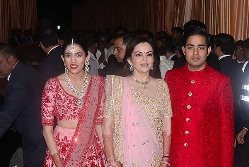Isha Ambani, Anand Piramal, isha Wedding Reception, shahrukh khan, abhishek bachchan, aamir khan, amitabh bachchan, aishwarya rai bachchan serve food to ladke wale, ISHA ambani Reception, isha ambani, isha ambani wedding Reception, isha ambani anand piramal Reception, isha ambani anand piramal wedding Reception date, isha ambani wedding Reception news, isha ambani wedding Reception pics, isha ambani anand piramal wedding Reception pics, isha ambani anand piramal marriage Reception date, isha ambani wedding Reception photos, isha ambani marriage Reception, isha ambani marriage Reception pics, isha ambani marriage Reception images, isha ambani wedding Reception dress, isha ambani Reception guest list, isha ambani age, Wedding Reception of Isha Ambani