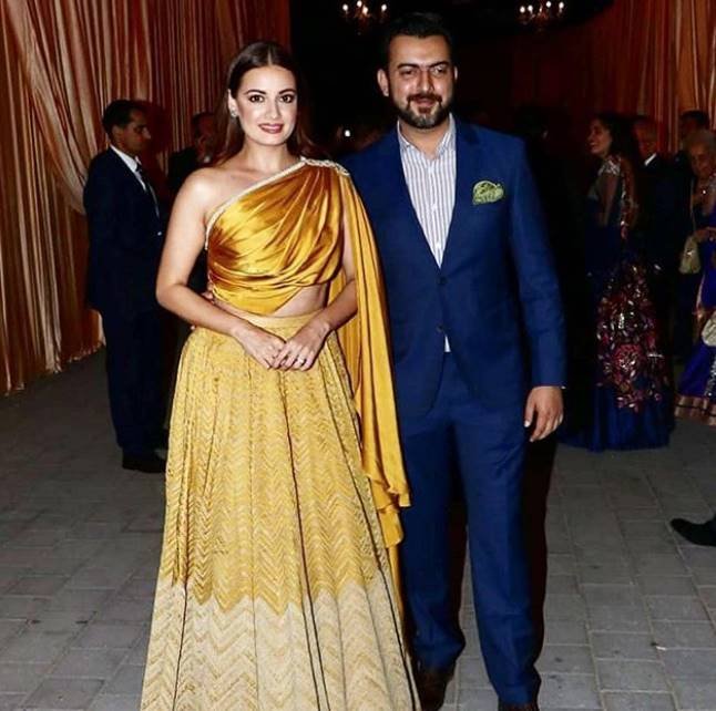 Isha Ambani, Anand Piramal, isha Wedding Reception, shahrukh khan, abhishek bachchan, aamir khan, amitabh bachchan, aishwarya rai bachchan serve food to ladke wale, ISHA ambani Reception, isha ambani, isha ambani wedding Reception, isha ambani anand piramal Reception, isha ambani anand piramal wedding Reception date, isha ambani wedding Reception news, isha ambani wedding Reception pics, isha ambani anand piramal wedding Reception pics, isha ambani anand piramal marriage Reception date, isha ambani wedding Reception photos, isha ambani marriage Reception, isha ambani marriage Reception pics, isha ambani marriage Reception images, isha ambani wedding Reception dress, isha ambani Reception guest list, isha ambani age, Wedding Reception of Isha Ambani
