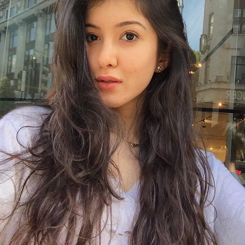 Janhvi Kapoor, Sanjay Kapoor, Anil Kapoor, Karan Johar, Ananya Pandey, Alia Bhatt, Chunky Pandey, Varun Dhawan, Ranbir Kapoor