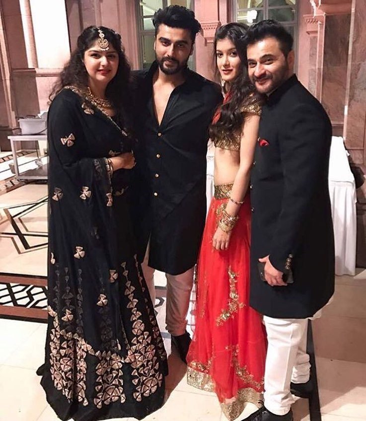 Janhvi Kapoor, Sanjay Kapoor, Anil Kapoor, Karan Johar, Ananya Pandey, Alia Bhatt, Chunky Pandey, Varun Dhawan, Ranbir Kapoor