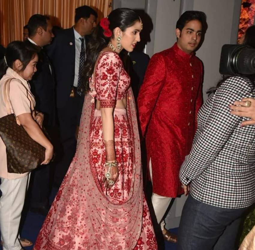 Isha Ambani, Anand Piramal, isha Wedding Reception, shahrukh khan, abhishek bachchan, aamir khan, amitabh bachchan, aishwarya rai bachchan serve food to ladke wale, ISHA ambani Reception, isha ambani, isha ambani wedding Reception, isha ambani anand piramal Reception, isha ambani anand piramal wedding Reception date, isha ambani wedding Reception news, isha ambani wedding Reception pics, isha ambani anand piramal wedding Reception pics, isha ambani anand piramal marriage Reception date, isha ambani wedding Reception photos, isha ambani marriage Reception, isha ambani marriage Reception pics, isha ambani marriage Reception images, isha ambani wedding Reception dress, isha ambani Reception guest list, isha ambani age, Wedding Reception of Isha Ambani