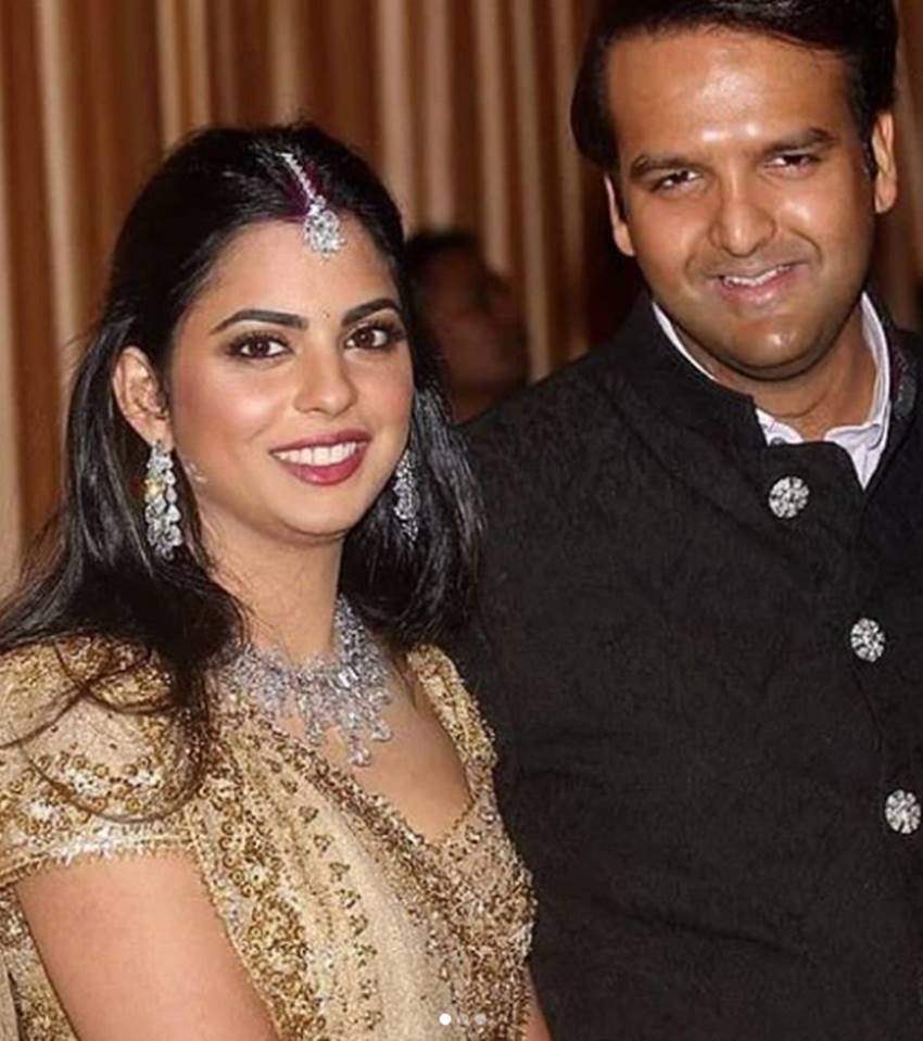 Isha Ambani, Anand Piramal, isha Wedding Reception, shahrukh khan, abhishek bachchan, aamir khan, amitabh bachchan, aishwarya rai bachchan serve food to ladke wale, ISHA ambani Reception, isha ambani, isha ambani wedding Reception, isha ambani anand piramal Reception, isha ambani anand piramal wedding Reception date, isha ambani wedding Reception news, isha ambani wedding Reception pics, isha ambani anand piramal wedding Reception pics, isha ambani anand piramal marriage Reception date, isha ambani wedding Reception photos, isha ambani marriage Reception, isha ambani marriage Reception pics, isha ambani marriage Reception images, isha ambani wedding Reception dress, isha ambani Reception guest list, isha ambani age, Wedding Reception of Isha Ambani