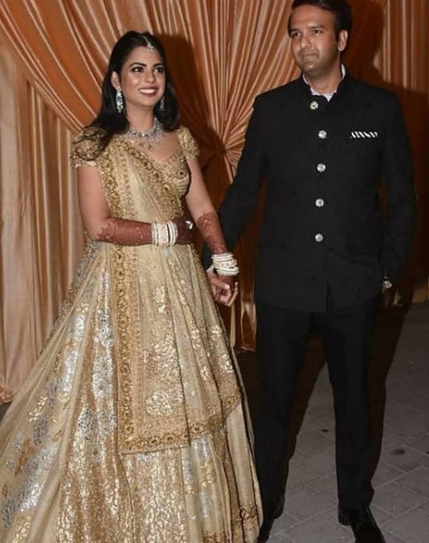 Isha Ambani, Anand Piramal, isha Wedding Reception, shahrukh khan, abhishek bachchan, aamir khan, amitabh bachchan, aishwarya rai bachchan serve food to ladke wale, ISHA ambani Reception, isha ambani, isha ambani wedding Reception, isha ambani anand piramal Reception, isha ambani anand piramal wedding Reception date, isha ambani wedding Reception news, isha ambani wedding Reception pics, isha ambani anand piramal wedding Reception pics, isha ambani anand piramal marriage Reception date, isha ambani wedding Reception photos, isha ambani marriage Reception, isha ambani marriage Reception pics, isha ambani marriage Reception images, isha ambani wedding Reception dress, isha ambani Reception guest list, isha ambani age, Wedding Reception of Isha Ambani
