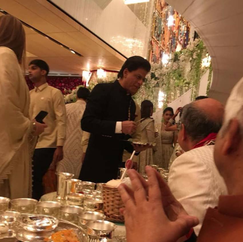 Isha Ambani, Anand Piramal, isha Wedding Reception, shahrukh khan, abhishek bachchan, aamir khan, amitabh bachchan, aishwarya rai bachchan serve food to ladke wale, ISHA ambani Reception, isha ambani, isha ambani wedding Reception, isha ambani anand piramal Reception, isha ambani anand piramal wedding Reception date, isha ambani wedding Reception news, isha ambani wedding Reception pics, isha ambani anand piramal wedding Reception pics, isha ambani anand piramal marriage Reception date, isha ambani wedding Reception photos, isha ambani marriage Reception, isha ambani marriage Reception pics, isha ambani marriage Reception images, isha ambani wedding Reception dress, isha ambani Reception guest list, isha ambani age, Wedding Reception of Isha Ambani