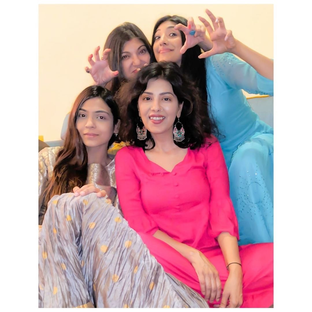 Alka Yagnikâs daughter, Syesha Kapoor ties the knot with her fiancÃ©, Amit Desai. After one year of", Alka Yagnikâs daughter WEDDING, Alka Yagnikâs daughter marriage, Alka Yagnikâs daughter