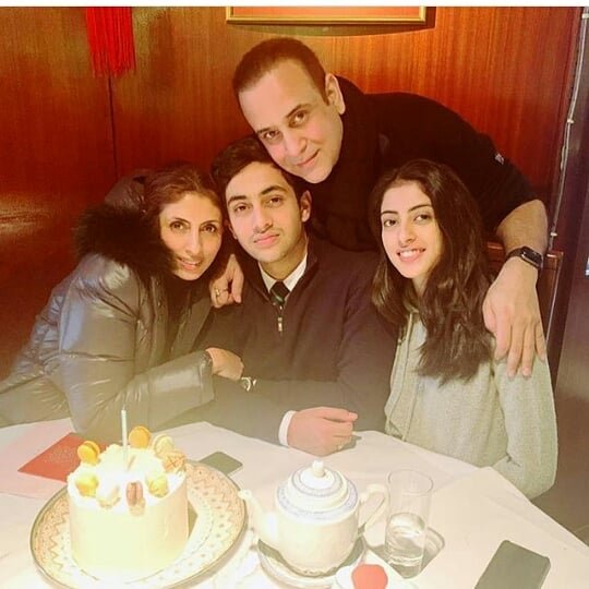 Amitabh Bachchan,Navya Naveli Nanda,Shweta Bachchan-Nanda