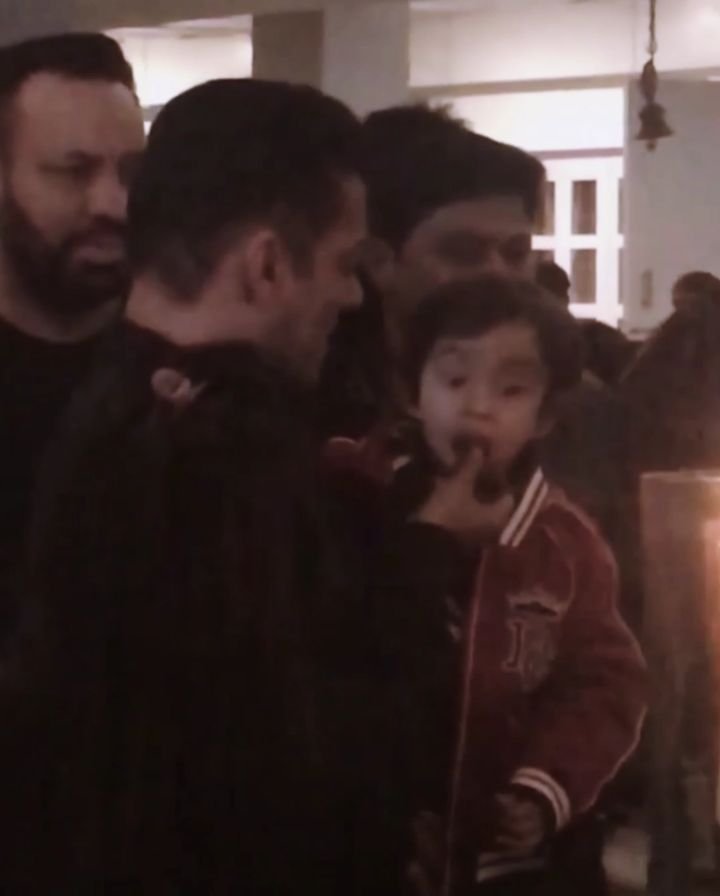 salman khan, salman khan birthday, salman birthday, salman khan birthday party, salman birthday party photos, salman khan age, salman khan party, katrina kaif, iulia vantur, salman ahil video, salman khan birthday video, salman khan news, salman khan latest