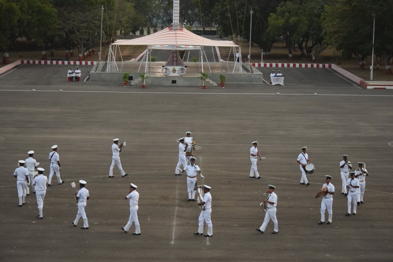 navy day 2018, indian navy, beating retreat and tattoo ceremony, gateway of india, indian navy photos, india news