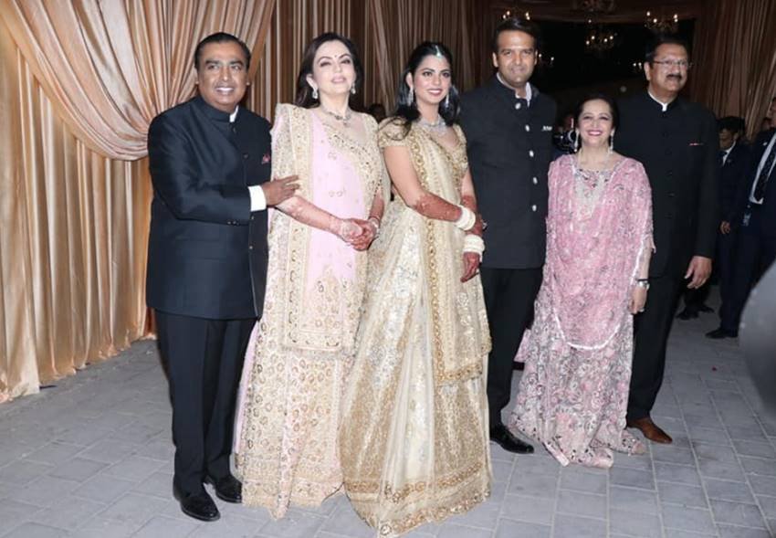 Isha Ambani, Anand Piramal, isha Wedding Reception, shahrukh khan, abhishek bachchan, aamir khan, amitabh bachchan, aishwarya rai bachchan serve food to ladke wale, ISHA ambani Reception, isha ambani, isha ambani wedding Reception, isha ambani anand piramal Reception, isha ambani anand piramal wedding Reception date, isha ambani wedding Reception news, isha ambani wedding Reception pics, isha ambani anand piramal wedding Reception pics, isha ambani anand piramal marriage Reception date, isha ambani wedding Reception photos, isha ambani marriage Reception, isha ambani marriage Reception pics, isha ambani marriage Reception images, isha ambani wedding Reception dress, isha ambani Reception guest list, isha ambani age, Wedding Reception of Isha Ambani