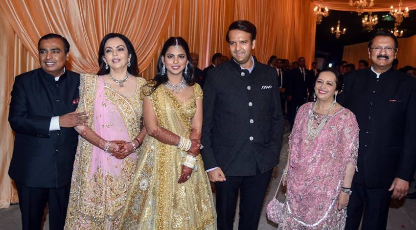 Isha Ambani, Anand Piramal, isha Wedding Reception, shahrukh khan, abhishek bachchan, aamir khan, amitabh bachchan, aishwarya rai bachchan serve food to ladke wale, ISHA ambani Reception, isha ambani, isha ambani wedding Reception, isha ambani anand piramal Reception, isha ambani anand piramal wedding Reception date, isha ambani wedding Reception news, isha ambani wedding Reception pics, isha ambani anand piramal wedding Reception pics, isha ambani anand piramal marriage Reception date, isha ambani wedding Reception photos, isha ambani marriage Reception, isha ambani marriage Reception pics, isha ambani marriage Reception images, isha ambani wedding Reception dress, isha ambani Reception guest list, isha ambani age, Wedding Reception of Isha Ambani