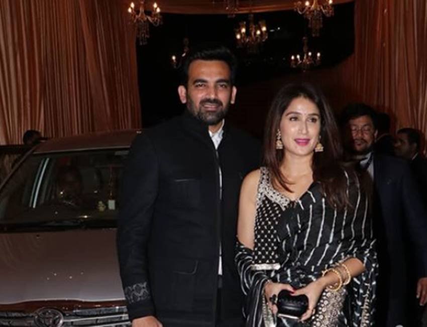 Isha Ambani, Anand Piramal, isha Wedding Reception, shahrukh khan, abhishek bachchan, aamir khan, amitabh bachchan, aishwarya rai bachchan serve food to ladke wale, ISHA ambani Reception, isha ambani, isha ambani wedding Reception, isha ambani anand piramal Reception, isha ambani anand piramal wedding Reception date, isha ambani wedding Reception news, isha ambani wedding Reception pics, isha ambani anand piramal wedding Reception pics, isha ambani anand piramal marriage Reception date, isha ambani wedding Reception photos, isha ambani marriage Reception, isha ambani marriage Reception pics, isha ambani marriage Reception images, isha ambani wedding Reception dress, isha ambani Reception guest list, isha ambani age, Wedding Reception of Isha Ambani