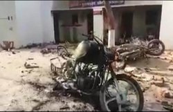 बुलंदशहरः गोमांस की अफवाह पर बवाल, पथराव-फायरिंग में इंस्पेक्टर समेत 2 की मौत