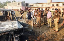 Bulandshahr news, police officer death, bulandshahar rampage, up police news, पुलिसकर्मी की मौत, बुलंदशहर में बवाल, बुलंदशहर, Bulandshahar Crime News in Hindi, Latest Bulandshahar Crime News in Hindi, यूपी पुलिस, बुलंदशहर भीड़ हमला, बुलंदशहर, tension in Bulandshahr, Police Inspector dies, mob attacked on police station, cow slaughter, bulandshahr, Bulandshahr News, Bulandshahr News in Hindi, Latest Bulandshahr News, Bulandshahr Headlines, Hindi News, Jansatta News