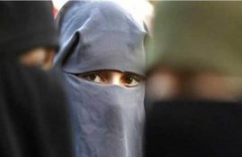Triple Talaq Bill, Triple Talaq, Shazia, Victim, Gokulpuri, East Delhi, Case, Four Children, Fifth in Womb, Husban, Triple Talaq, Maulana Maqsood Hasan, ICI Chief, Anchor Rohit Sardana, Halla Bol, Aaj Tak, Trending News, Hindi News