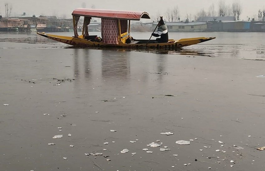 डल झील, फोटो सोर्स- ट्विटर (Gurpreet Singh @Gurpree46492633)