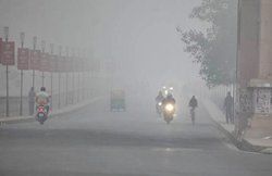 मौसम अपडेट: जम्मू-कश्मीर से उत्तर प्रदेश तक, ठंड का कहर जारी, दिल्ली में 2.6 डिग्री तो लेह में माइनस 17 डिग्री तापमान