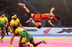 Pro Kabaddi 2018, Jaipur Pink Panthers vs Gujarat Fortunegiants: गुजरात ने जयपुर को 33-31 से दी मात