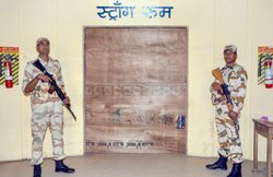 मध्य प्रदेश विधानसभा चुनाव: विपक्ष ने ईवीएम पर उठाए सवाल, आयोग ने माना- हुईं दो गलतियां