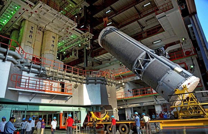 Gsat-7A सैटेलाइट से भारतीय वायुसेना की शक्ति में कई गुना इजाफा हो जाएगा. (इसरो फोटो/ पीटीआई)