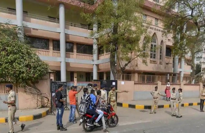 Gujarat constable recruitment exam 2018: पेपर लीक में भाजपा के दो नेताओं का नाम, पार्टी ने किया निलंबित