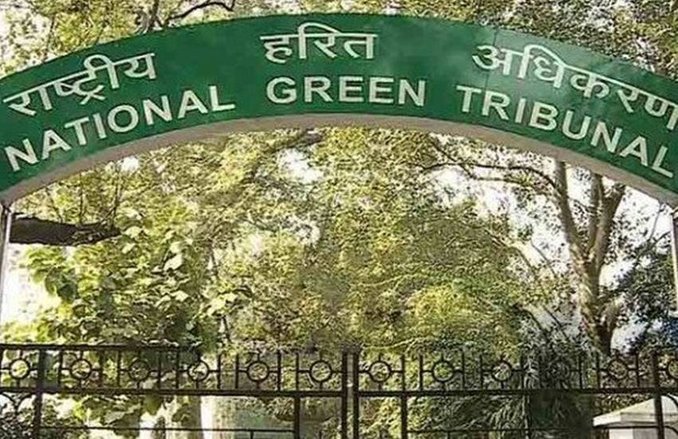 NGT ने केजरीवाल सरकार पर लगाया 25 करोड़ रुपये का जुर्माना, कर्मचारियों के वेतन से कटेगा पैसा