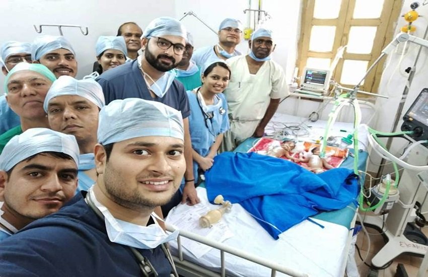 सफल ऑपरेशन के बाद सेल्फी, फोटो सोर्स- सोशल मीडिया