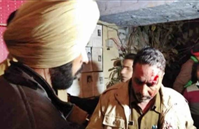 पुलिस कस्टडी में कांग्रेस नेता की मौत ? गुस्साई जनता ने किया थाने पर हमला, सब-इंस्पेक्टर घायल